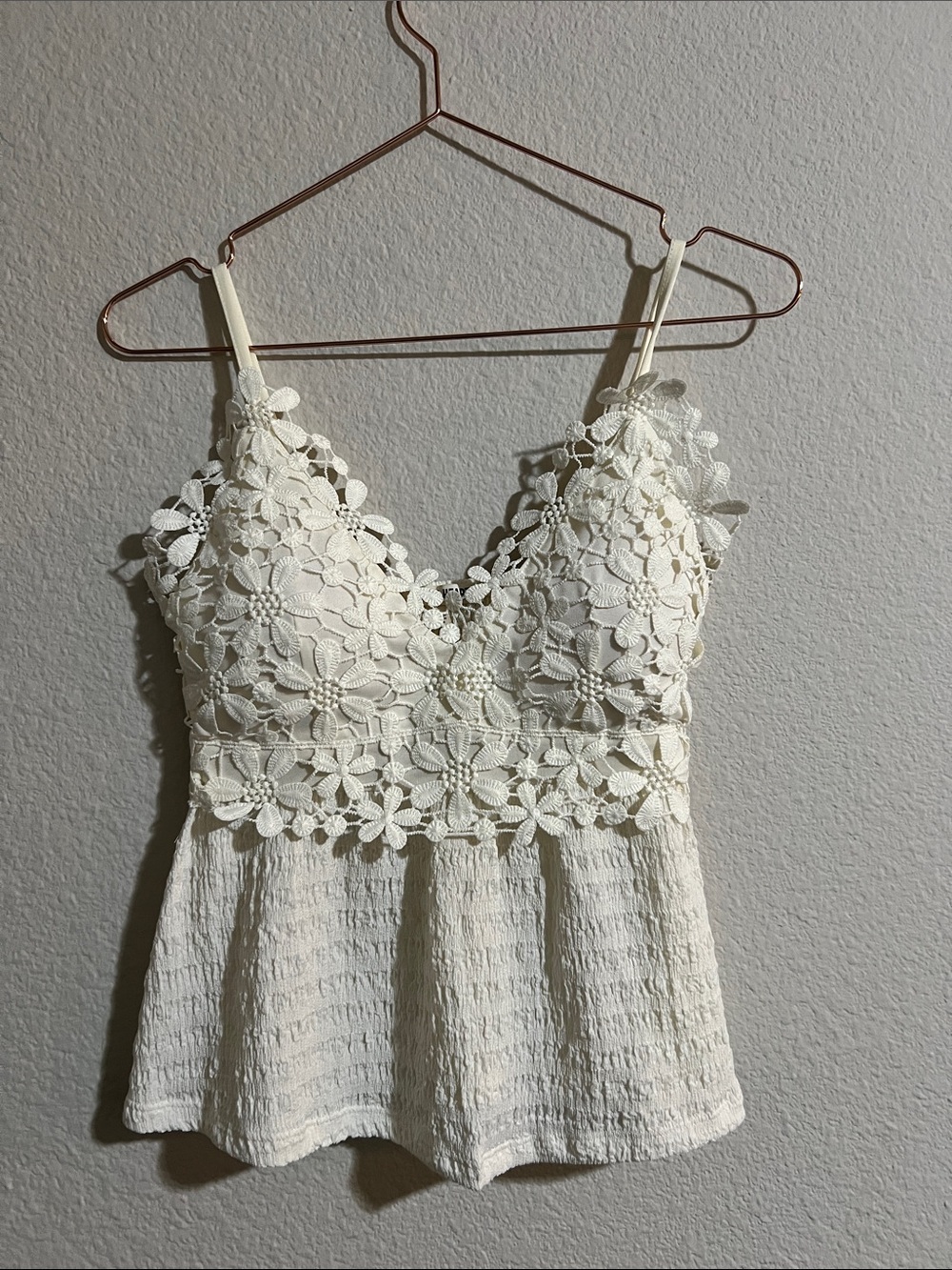 Derek Heart White Textured Floral Appliqué Top